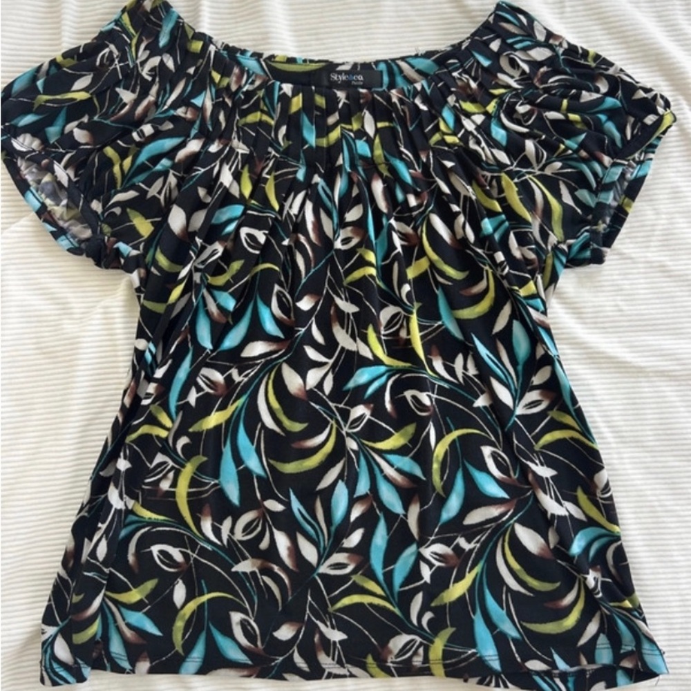 Vintage short-sleeve blouse with gathered neckline detailing